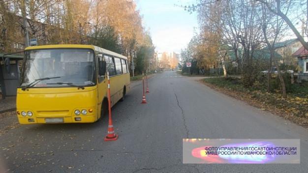 В Иванове 85-летняя бабушка упала в автобусе и получила травмы